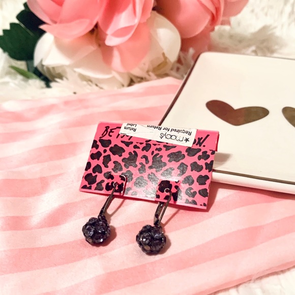 NWT Betsey Johnson earrings - Picture 3 of 5